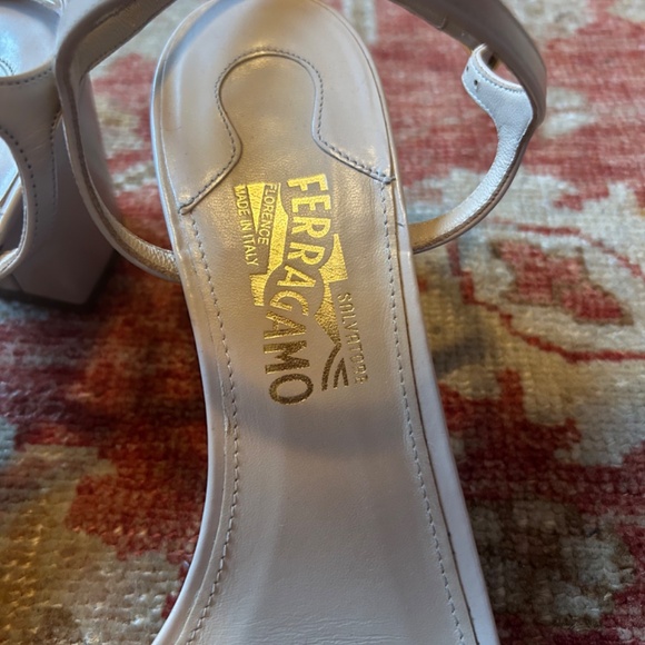 Salvatore Ferragamo nude 2” block heel size 10 B - Picture 7 of 10